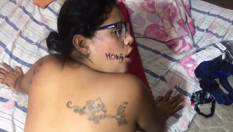 Britanly-Brow: Un demi-frère perce le cul de sa demi-sœur pour la...