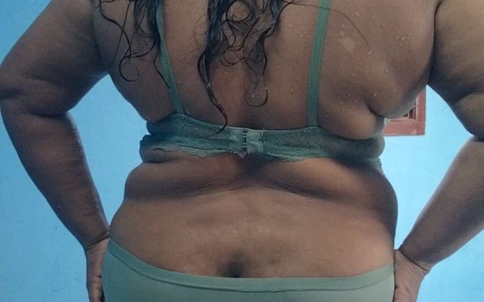 Tamil lesbian: 入浴後の前戯