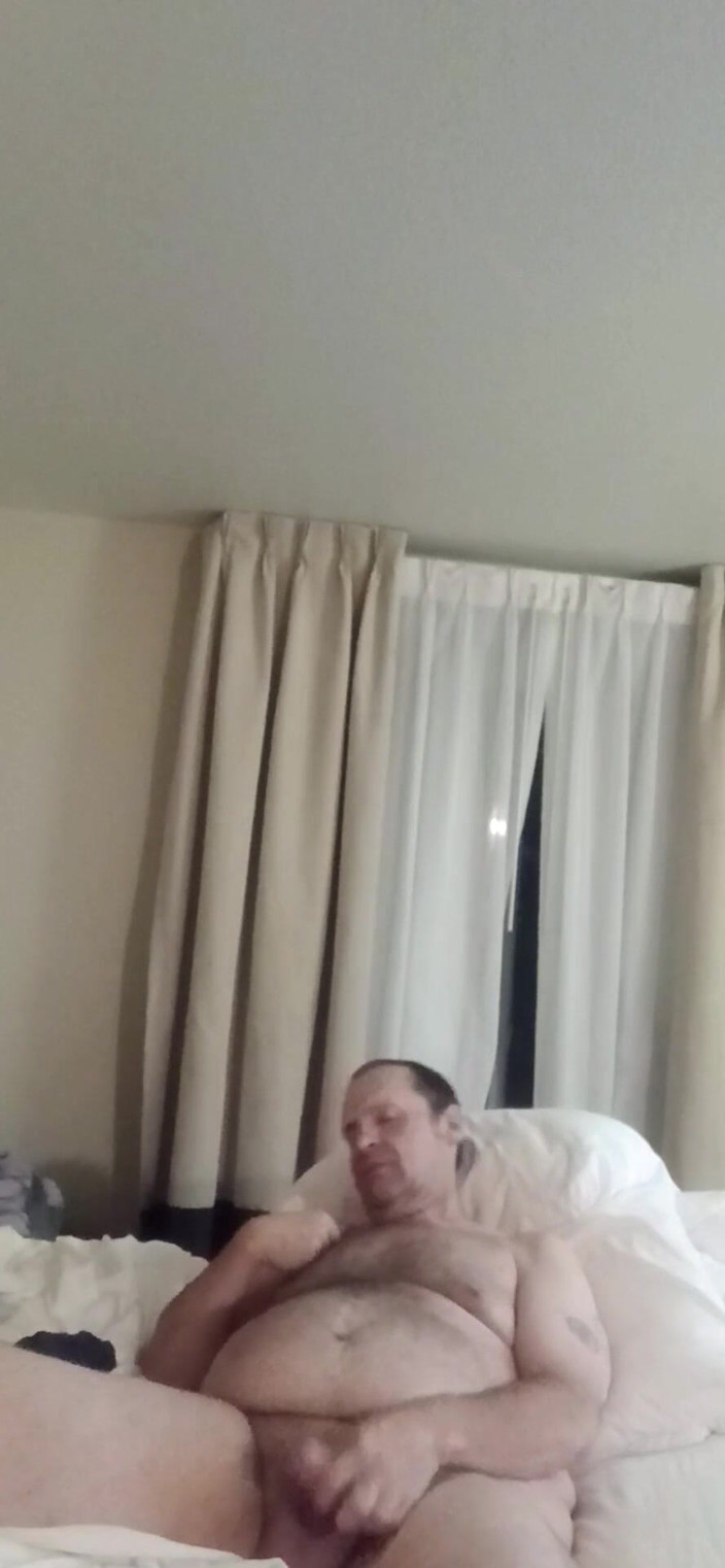 MAGLIGHTGIRL69: Ele acaricia e fala sujo até que ela não possa...