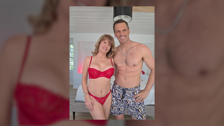 Tommy Wood XXX: Máy bay bà già nóng bỏng gợi cảm ngọt ngào...