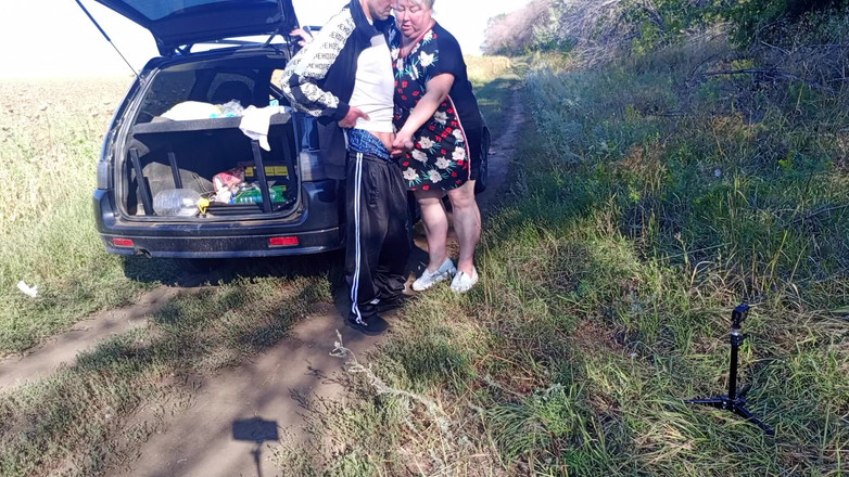 Zona901: Ben işerken üvey annem sikimi tutuyor ve sonra sakso çekiyor
