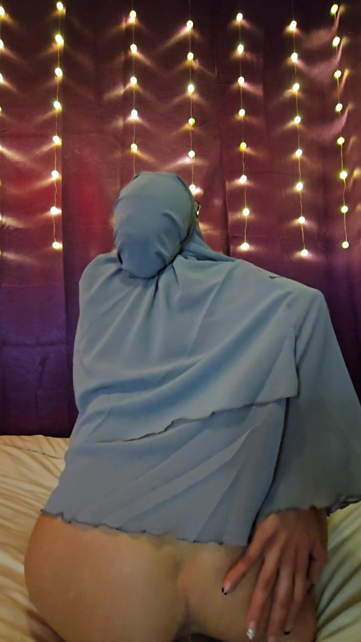 MiaNIqab: 31 talimatı yapay penisin senden daha iyi nasıl yaptığını izle...