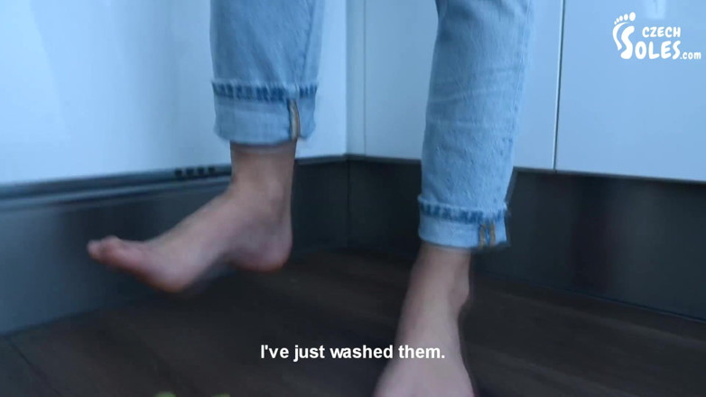 Czech Soles - foot fetish content: Sexy piedi puzzolenti e sporchi che hanno davvero bisogno di...