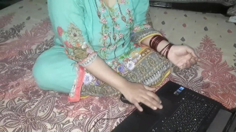 RedQueenRQ: Przyłapałem przyrodnią siostrę na masturbacji i zaskoczyłem kremówka domowej roboty...