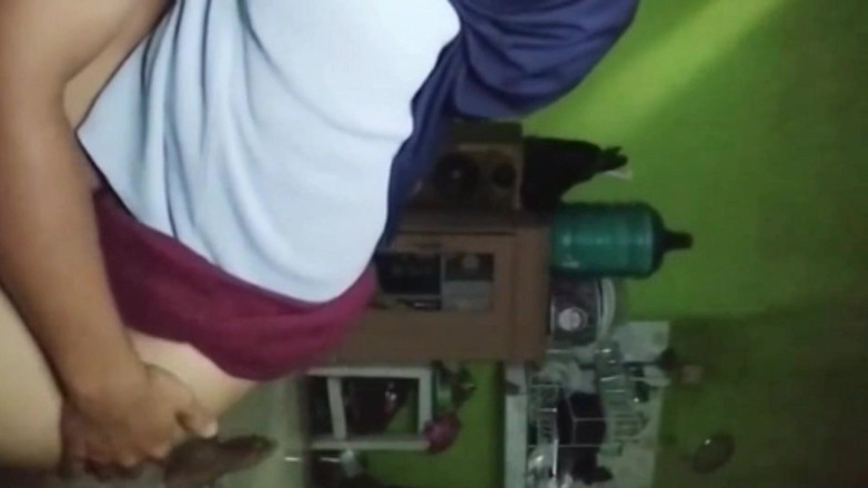 Noah: Krásná žena v hidžábu místo nového závoje zkouší švagrové penis.