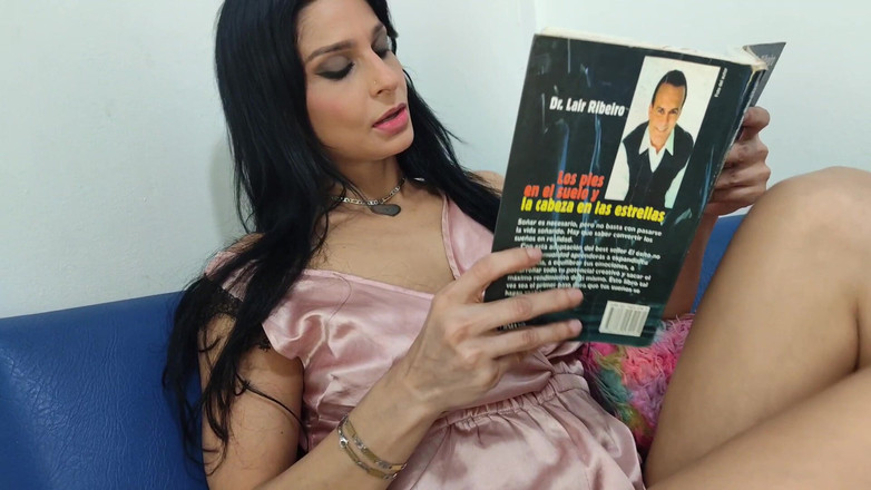 AmbargirlHot: Üvey annemin mastürbasyon yaparken onları izliyorum ve sonra lezzetli sikişiyoruz