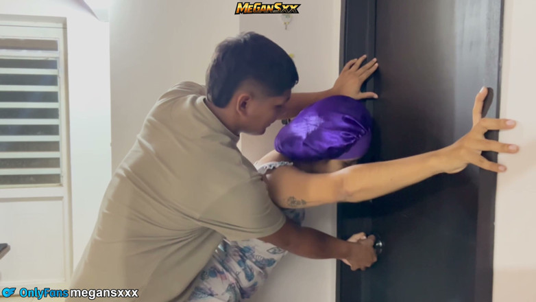 MeGanSxx: Se Atora La Puerta De La Habitación Y Me Toca...