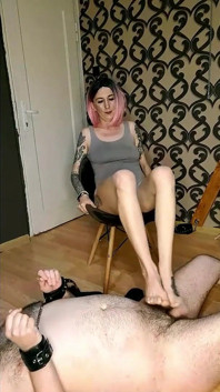 Wanita Angela Menyembah Kaki Footjob