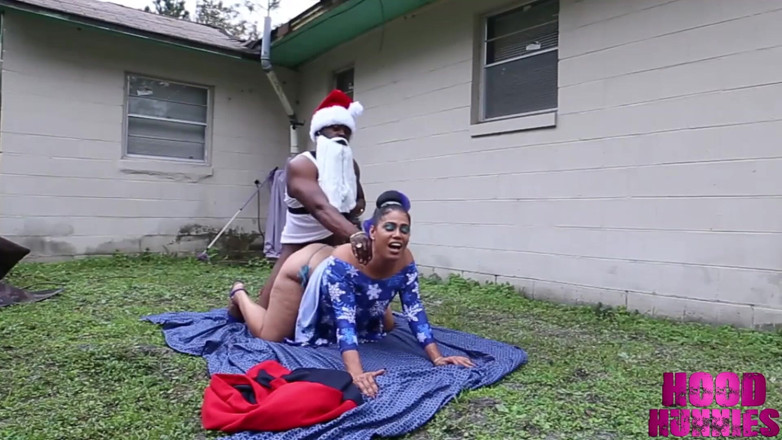 Hood Hunnies: Santa Empties krim kote hitam besarnya dipenuhi batang ke dalam...