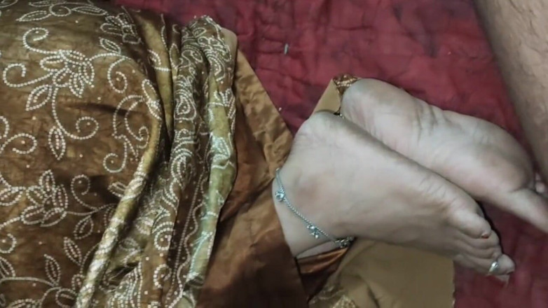 Desisexycpl123: Priya la bhabhi desi se fait baiser par un inconnu