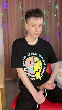 Quick Dorm Jerk Makes 23cm Cock Squirt Everywhere