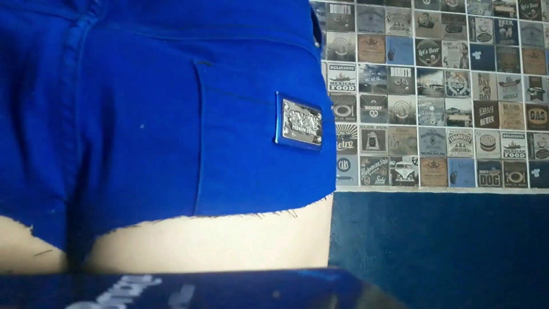 Little Ant2: 彼女が自慰しているのを見つけた