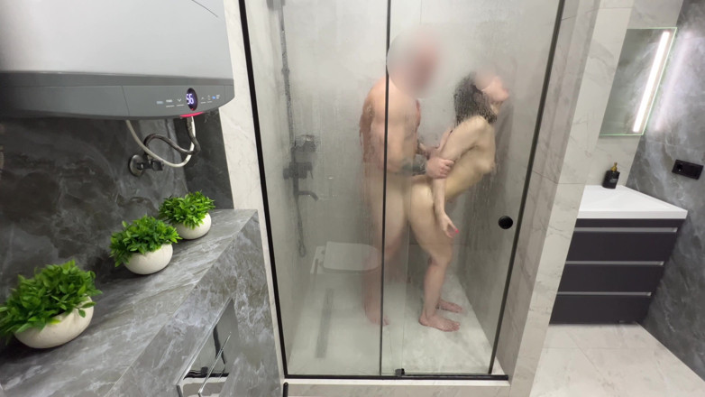 RabidRabbitss: 淋浴中的激情性爱