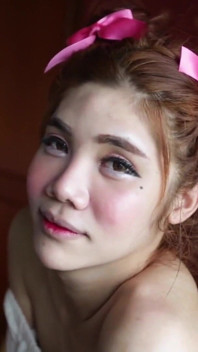 Ladyboystar - ladyboy dễ thương với mái tóc đỏ được năm phút nổi tiếng của cô ấy