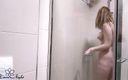 Kiara Night: Gadis sange fingering memeknya di kamar mandi