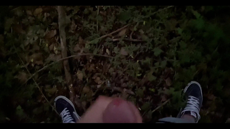 Monella2001: Handjob im wald