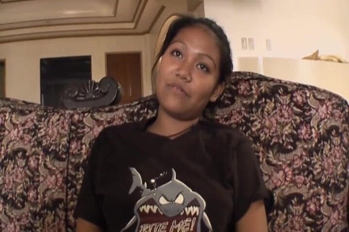 Asian Cuntz: Pelacur Thai menunggang di sofa pada castingnya
