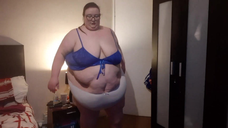 SSBBWLadyBrads: SSBBW does exercise routine