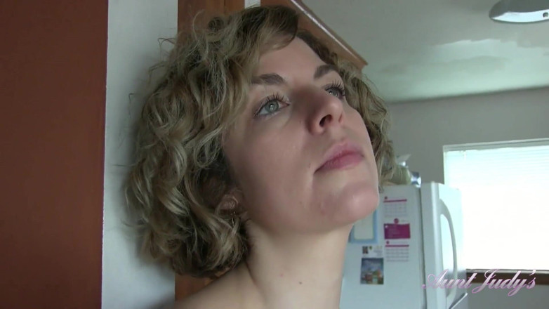 Aunt Judy's: AuntJudys - 38yo hairy pussy housewife tess cleans the kitchen