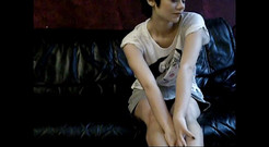 Foot Girls: Маленька тінка насолоджується на ногах