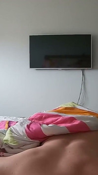 젖탱이를 만지는 새엄마와 10분 후에 정자를 삼켜