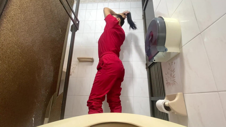 irina69star: Camera Catches Nurse Pissing in Hospital Bathroom(bbw)