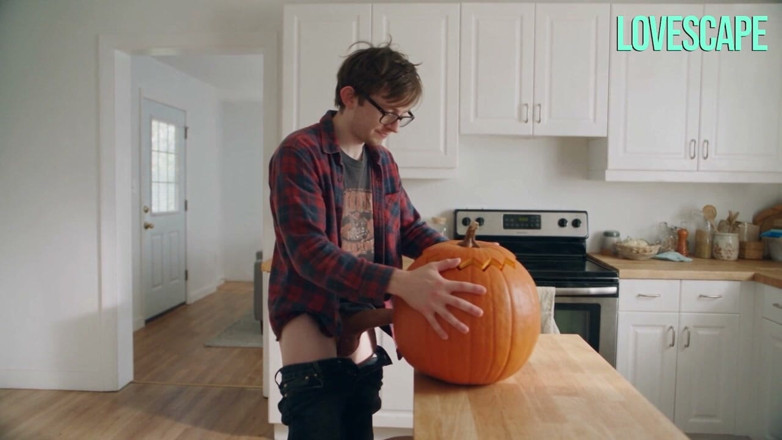 Lovescape: Goth schätzchen findet stiefbruers halloween-geheimnis, und sie will eine wendung