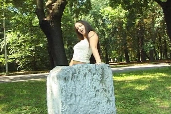 Porno kino: Cute German Teen Likes to Pee and Play with Her...