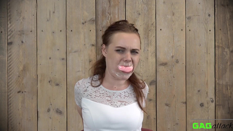Gag Attack: Roxy - tegaderm kaseti ağzı tıkalı