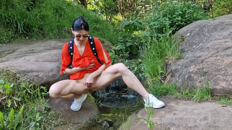 Nicky Brill: Kompilasi Awam Berbogel Dan Kencing Di Luar