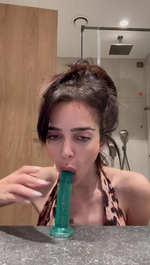 silicone_brunette: Futai pe la spate cu leopard