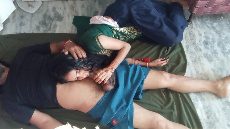 Desi stepfamily: Desi sexy romantická 18+ nevlastní dcera kouří nevlastního otce