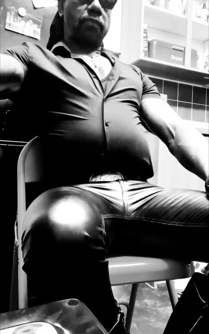 Black mature kinky muscle: Svart muskel bate cum flex rumpa bröstvårtor läder