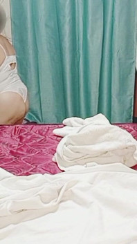 Moje přítelkyně Ráda mě sleduje, jak šukám moji zralou nevlastní matku