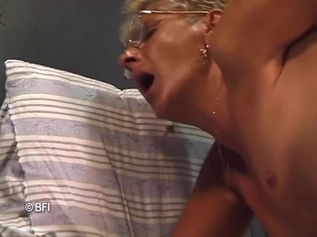 Nasty matures and dirty grannies club: Sotva žije 3