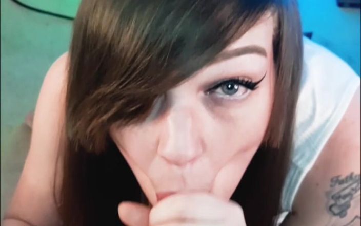 GamerGirlRoxy: Amateur Brunette Wife Gives POV Blowjob to a Mature Big...