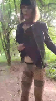 Fantasme De Pute. Cam4 En Foret De Brunoy Cumslut En Recherche D'offrandes De Sperme En Public Vanessabitchx
