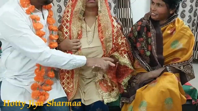 Hotty Jiya Sharmaa: Cuplu indian sex în prima noapte a nunții se bucură de...