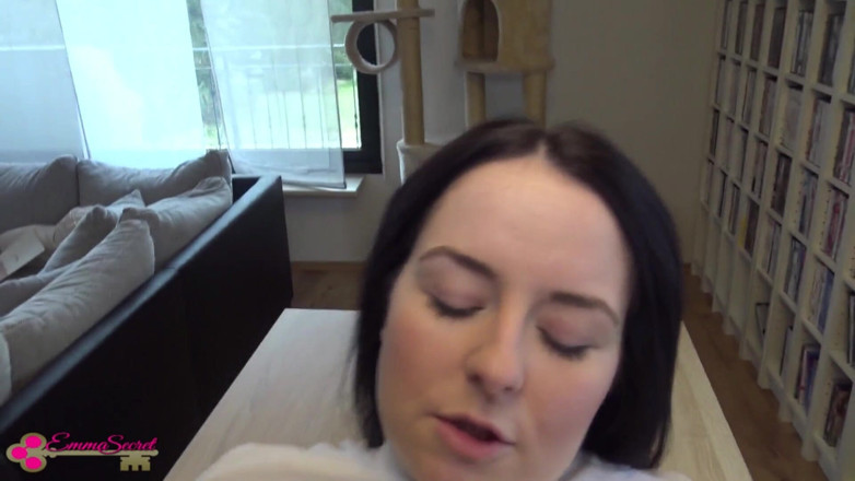 Emma Secret: Cremita en la mañana! Follada Ao en la mesa de...