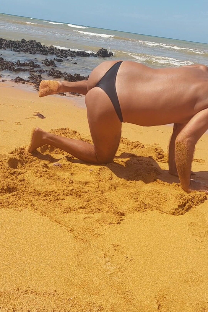 Ladysilvas: Ladysilva na praia de calcinha, bunda quente