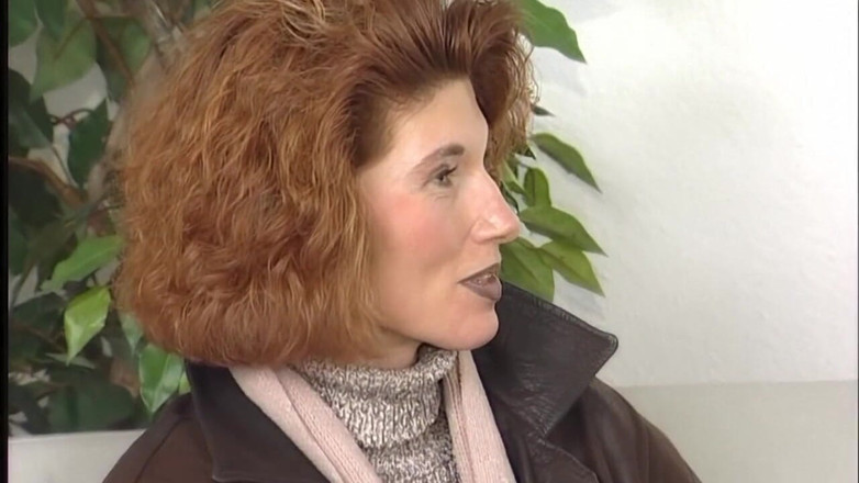 Xxxlover: Tätowiertes mädchen bekommt gepiercten kitzler geleckt, bevor sie einen riesigen...