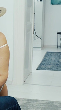MILF cougar Hungary GILF Arwen pancutan antara kaum dalam blowjob mulut