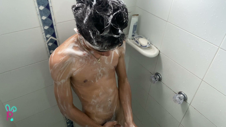 Isak pervert: Hot Young Man Dances in His Room and Moves His...