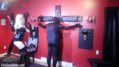 FemDom Bride: Gimp na péru hrubosti