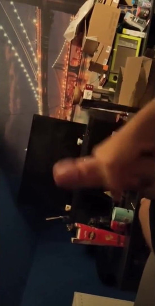 qaz11: Handjob on camera - 456