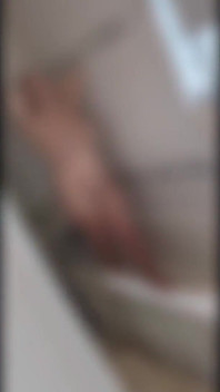 Mi ha sorpreso a masturbarmi sotto la doccia