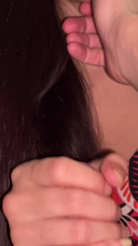 Rosa outfit um wellington prados großen schwanz zu passen, während ich ihm einen schönen handjob gebe
