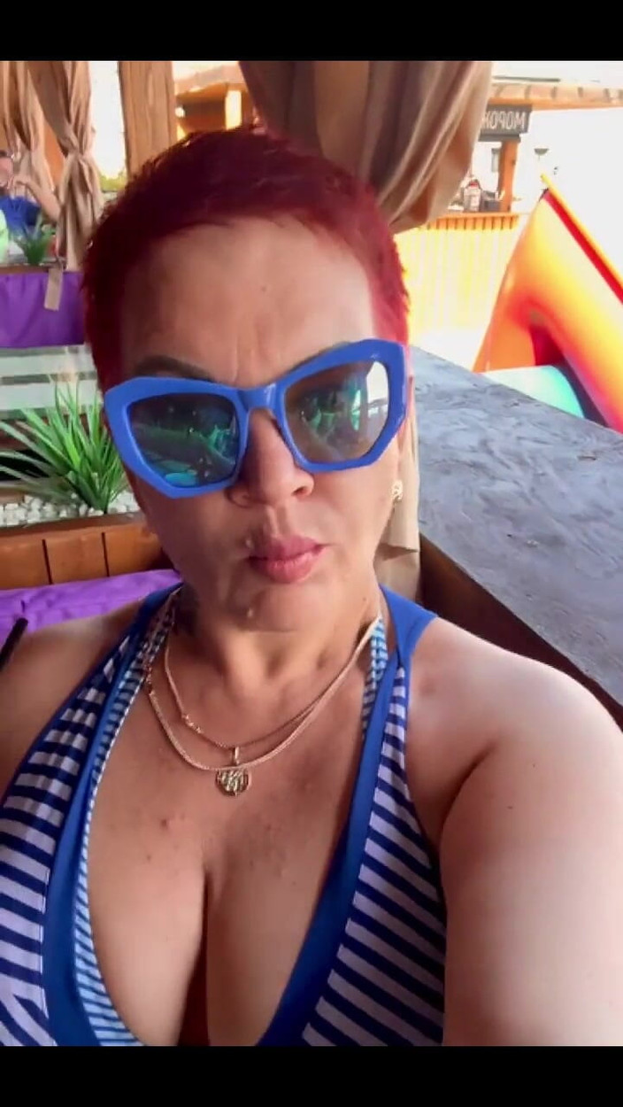 KarmenMilf: Im urlaub meer