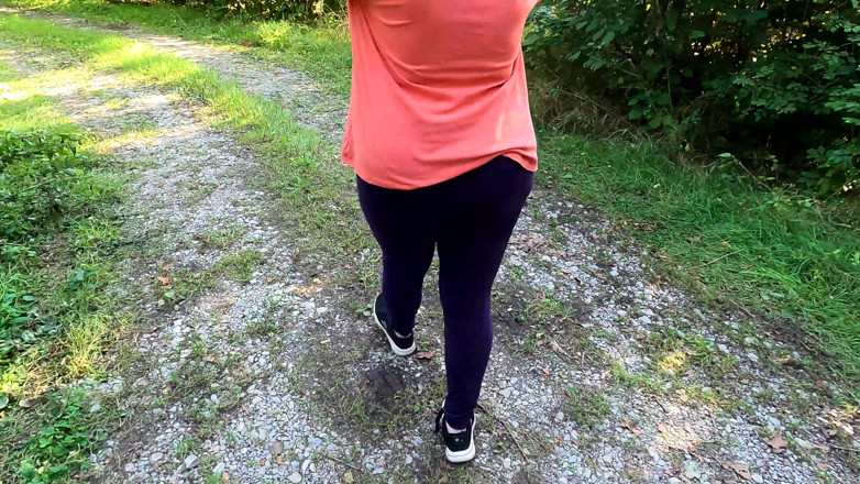 Bouncy Tits Action: Svängande bröst i kvällssolen