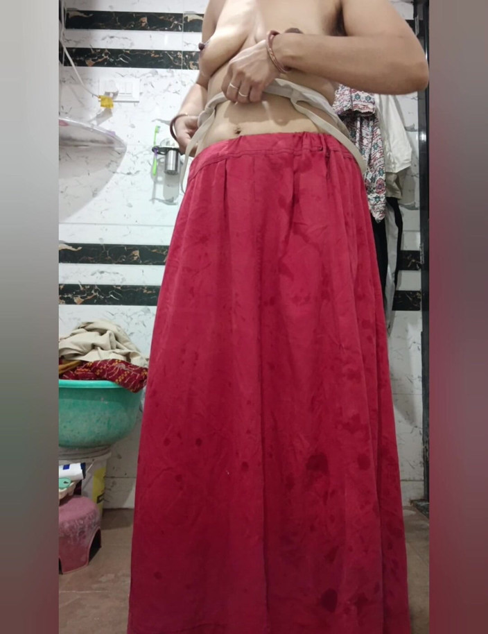 Priyahot77: Priya Bhabi Peticot Open Video Shoot